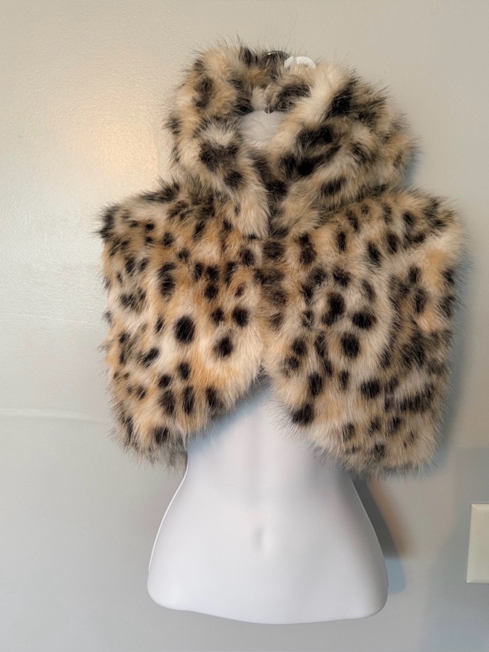 Faux fur leopard print vest cropped - Picture 4 of 8